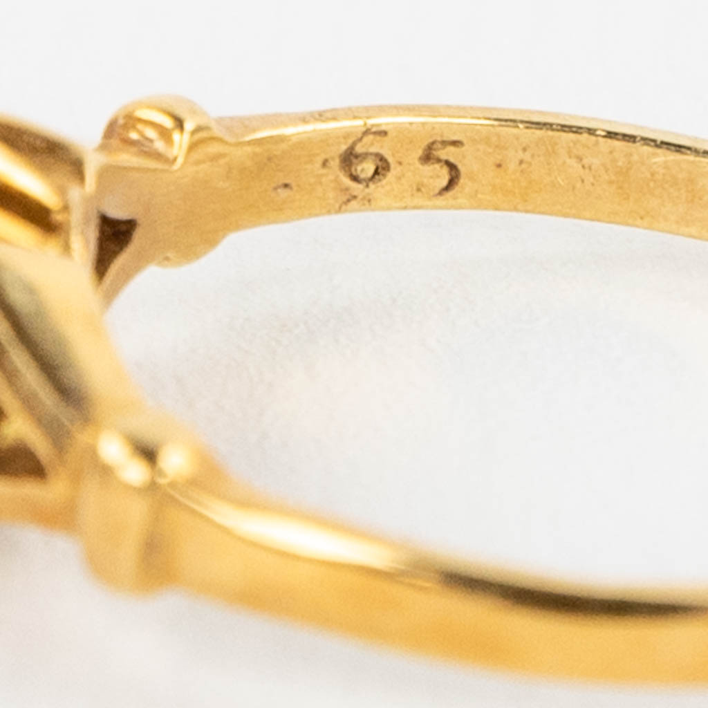 A yellow gold ring with brilliants. 18 karat. 2,81g. size: 56. 