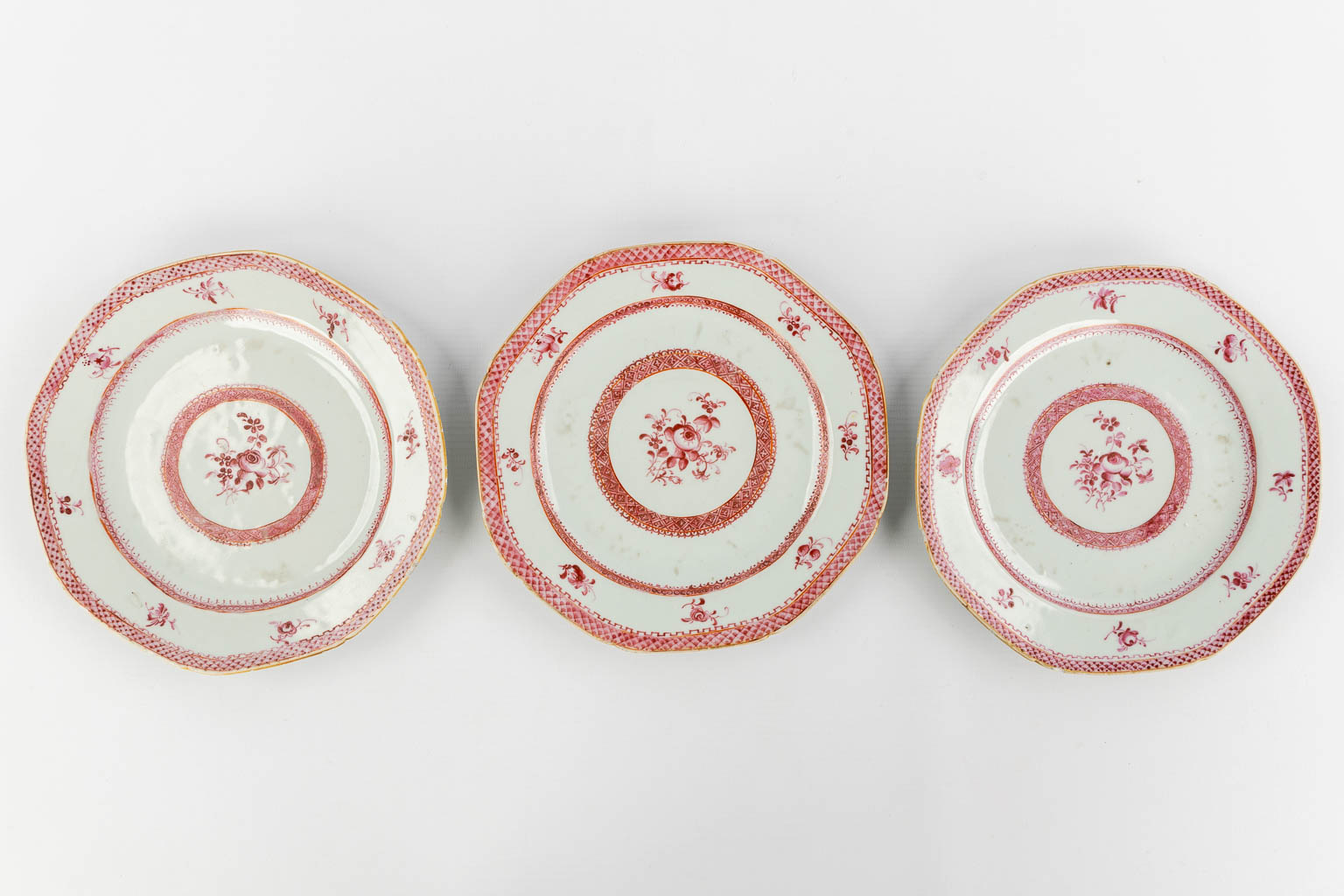 Twelve Chinese Famille Rose and Blue-white plates and bowls. 19th/20th C. (D:29 cm)