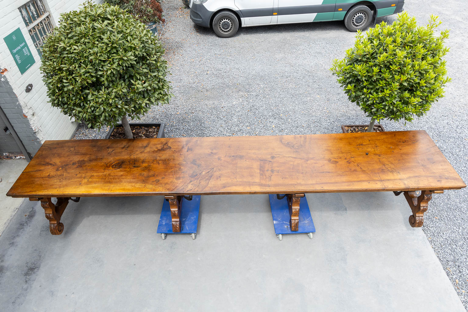 An exceptional Spanish tabel, single slab table top, walnut,19th C. (L:94 x W:473 x H:80 cm)