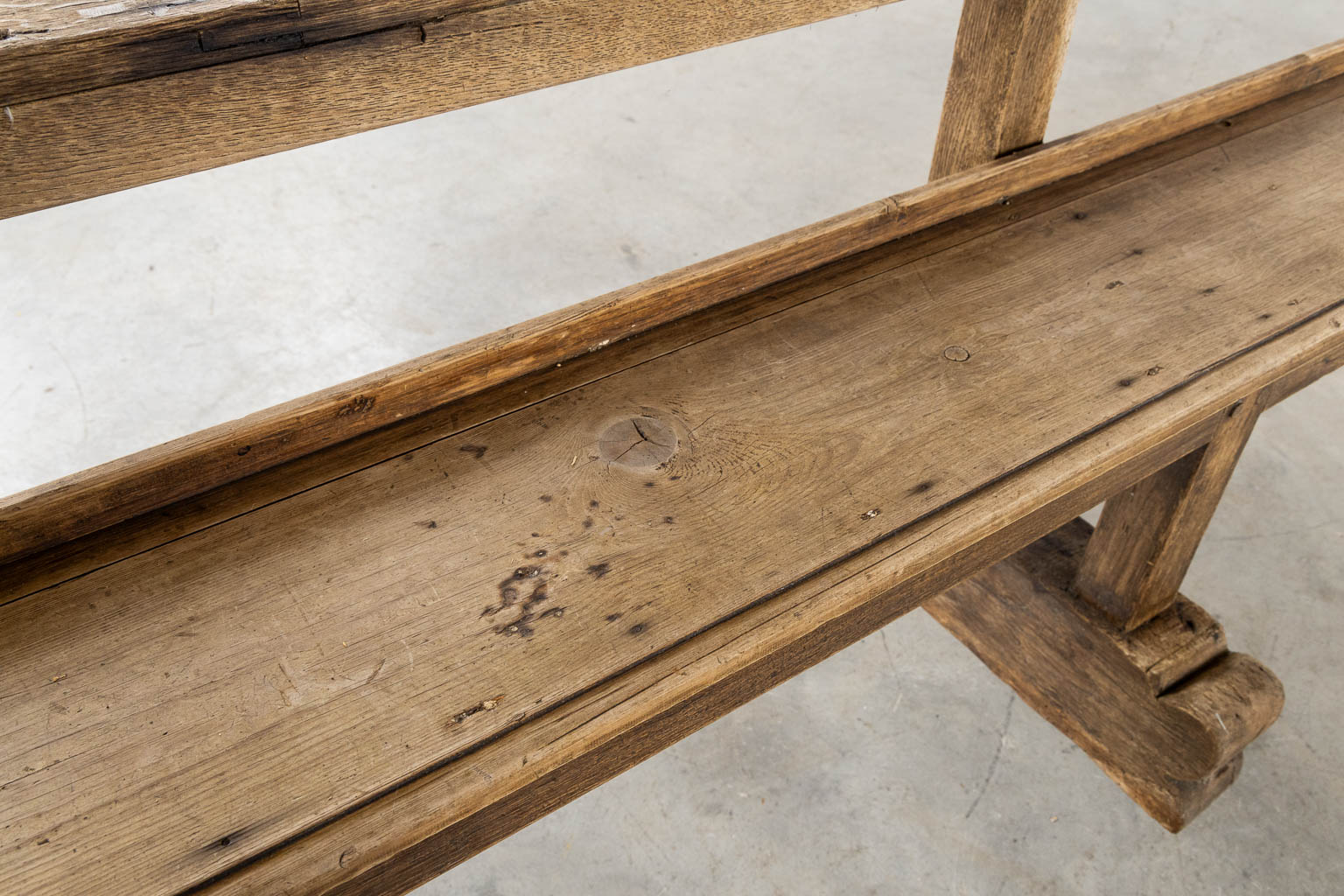 A pair of large Church benches, sculptured oak, 18th C. (L:55 x W:350 x H:72 cm)