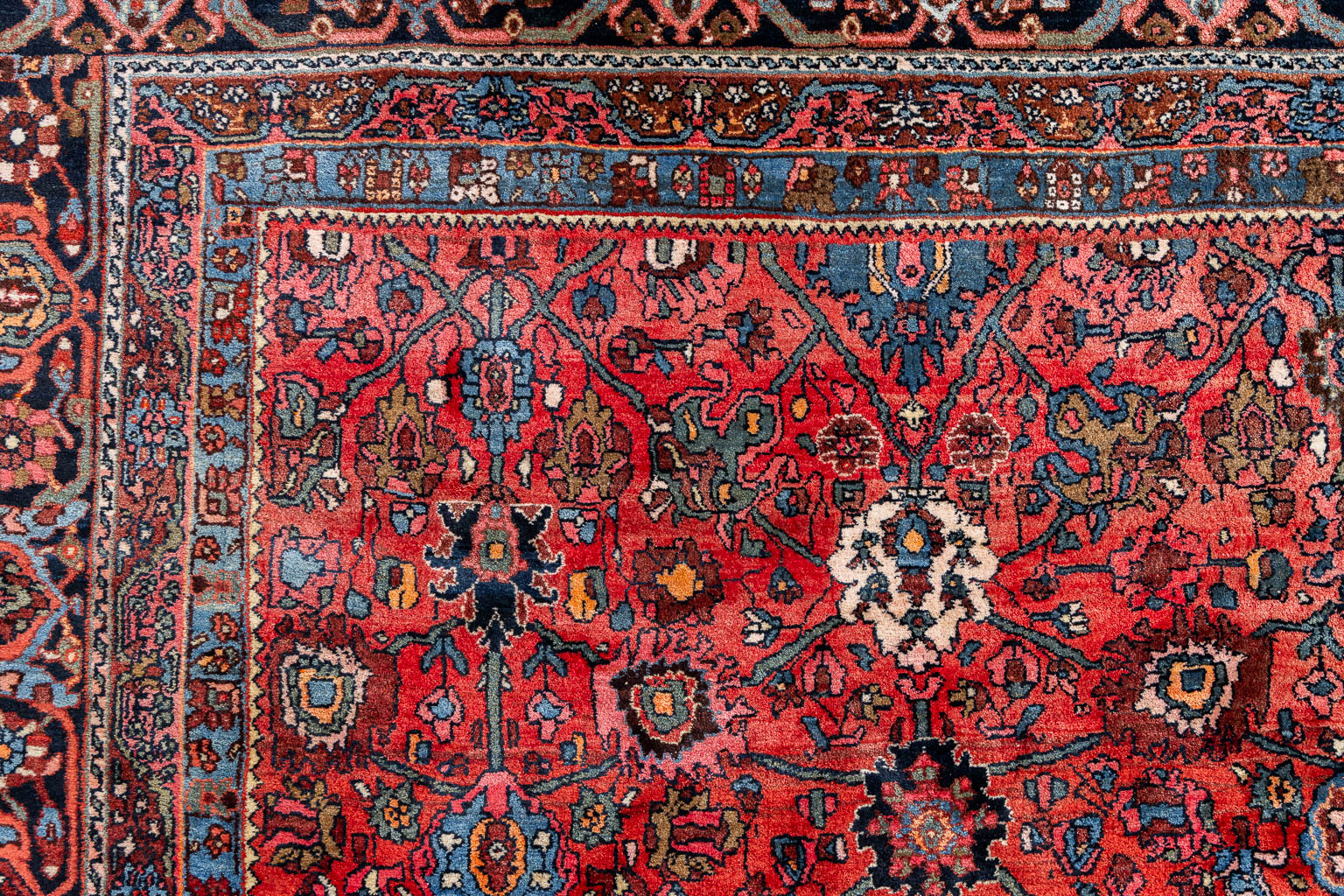 An Oriental hand-made carpet, Bidjar. (L:434 x W:329 cm)