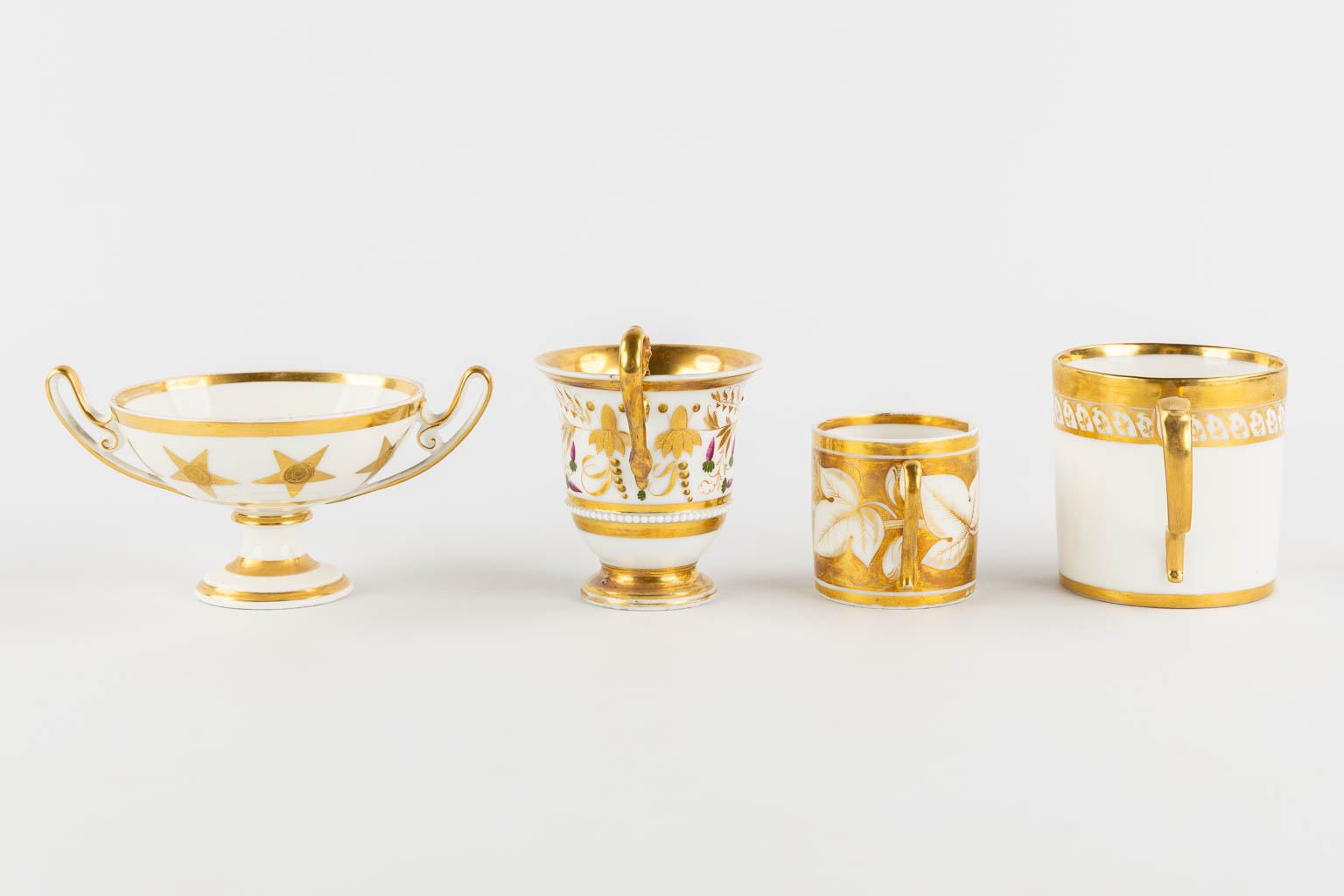 Various pieces of Vieux Bruxelles and Vieux Paris porcelain, mostly with gilt. 18th and 19th C. (H:18,5 cm)