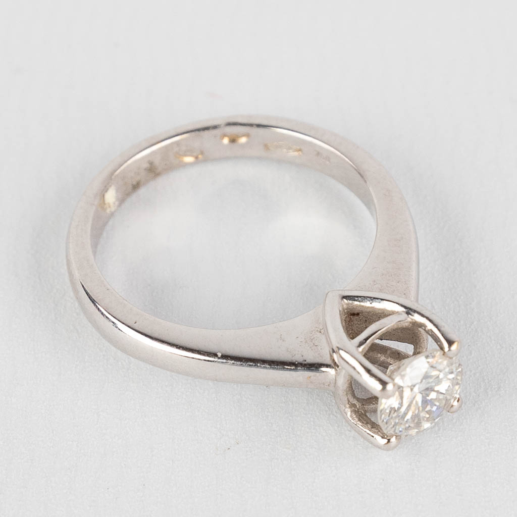 A ring with large solitary diamond, appr.,79ct H-SI-2, ring size 55, 5,58g.