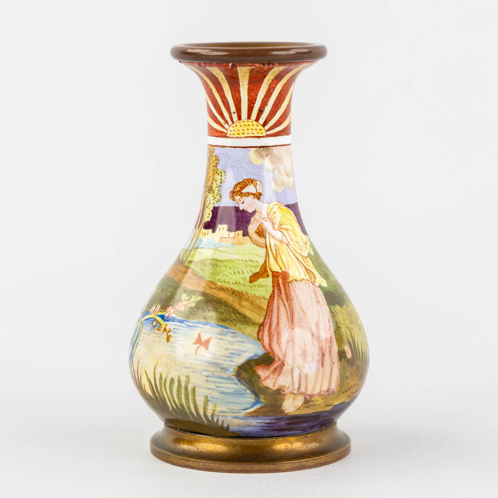 A pair of vases with an enamel decor, Art Nouveau. (W:4,5 x H:7,5 cm)