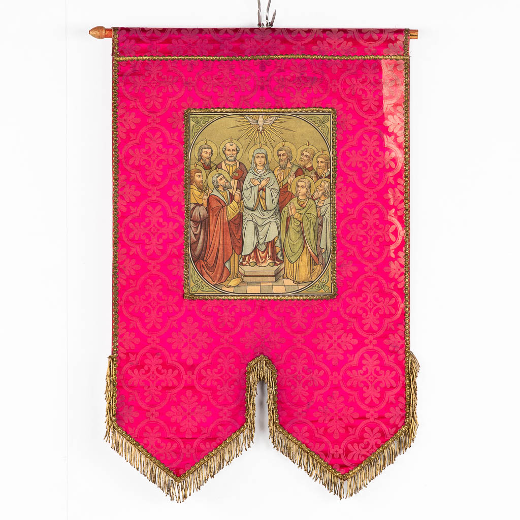 Five banners with Religious scènes, embroidred and printed. Circa 1900.