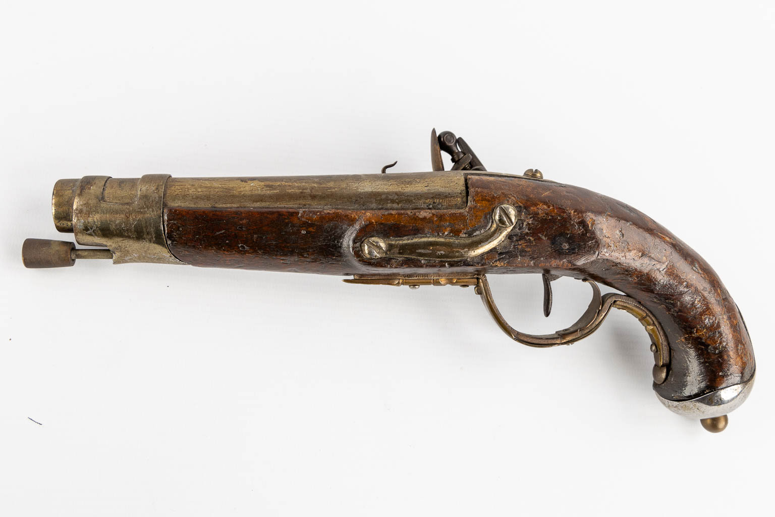 A collection of two antique pistols, of which one is a 