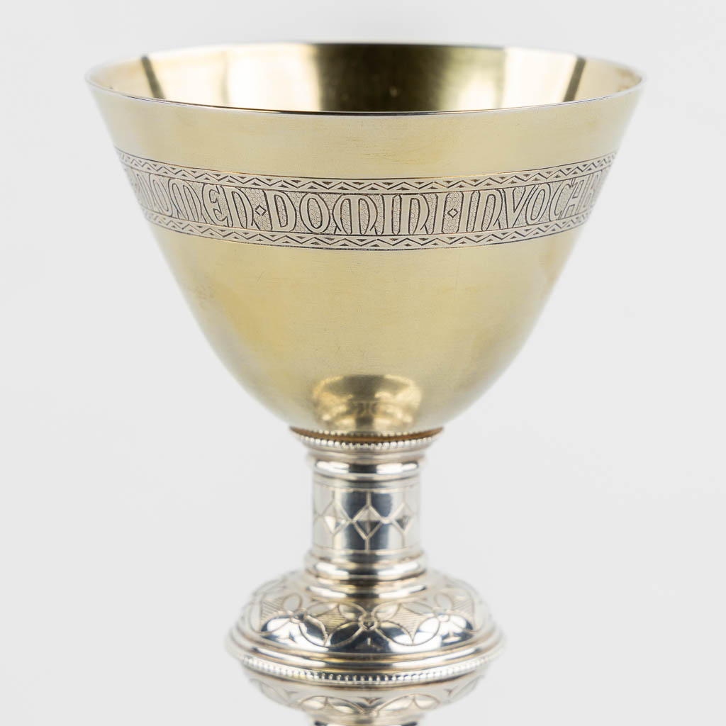 De Reuck, Ghent, a gold and silver-plated chalice, in the original chest. Consacrated March 9th, 1931. (H:21 x D:14 cm)