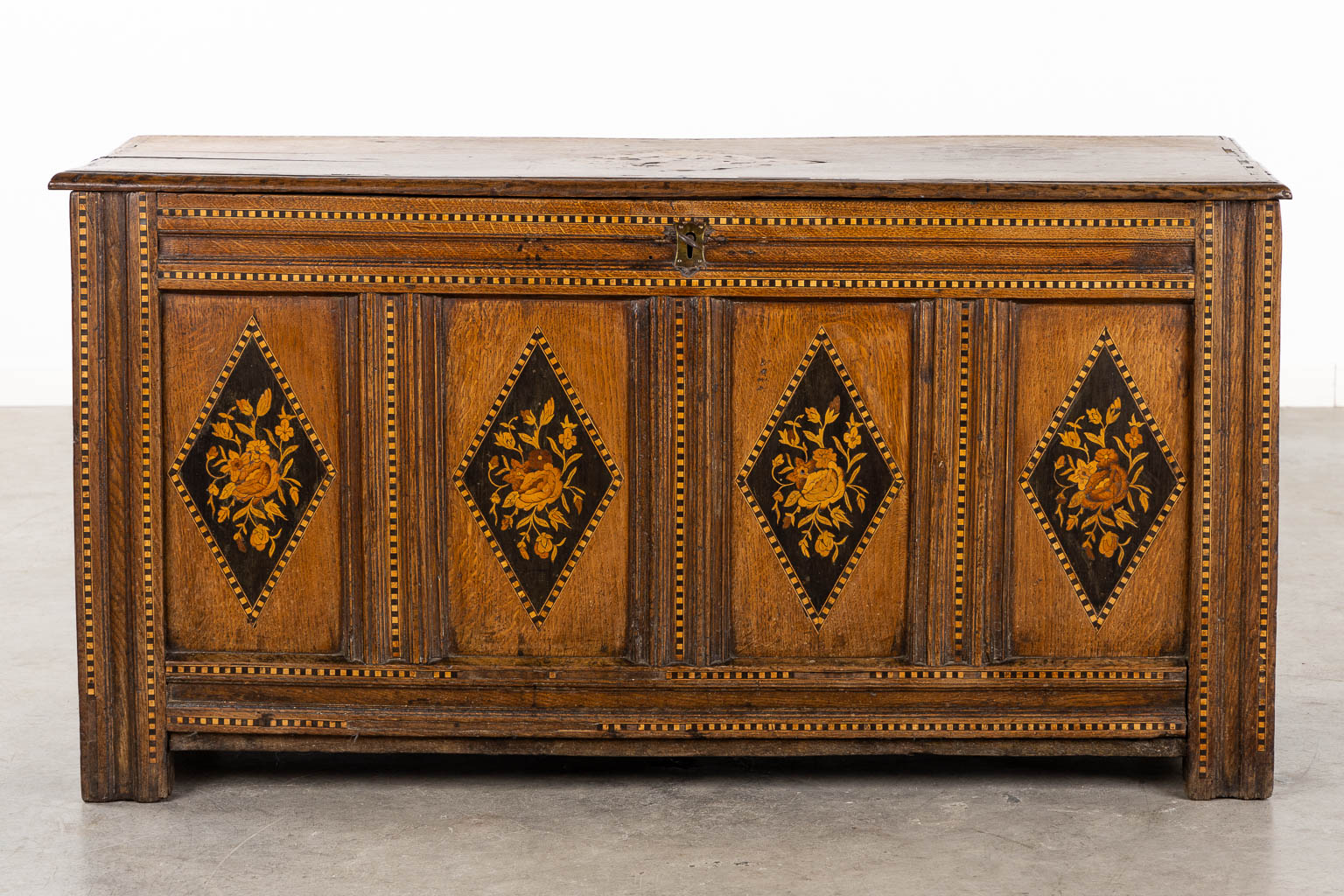 An antique chest with floral marquetry inlay, 18th C. (L:53 x W:124 x H:64 cm)