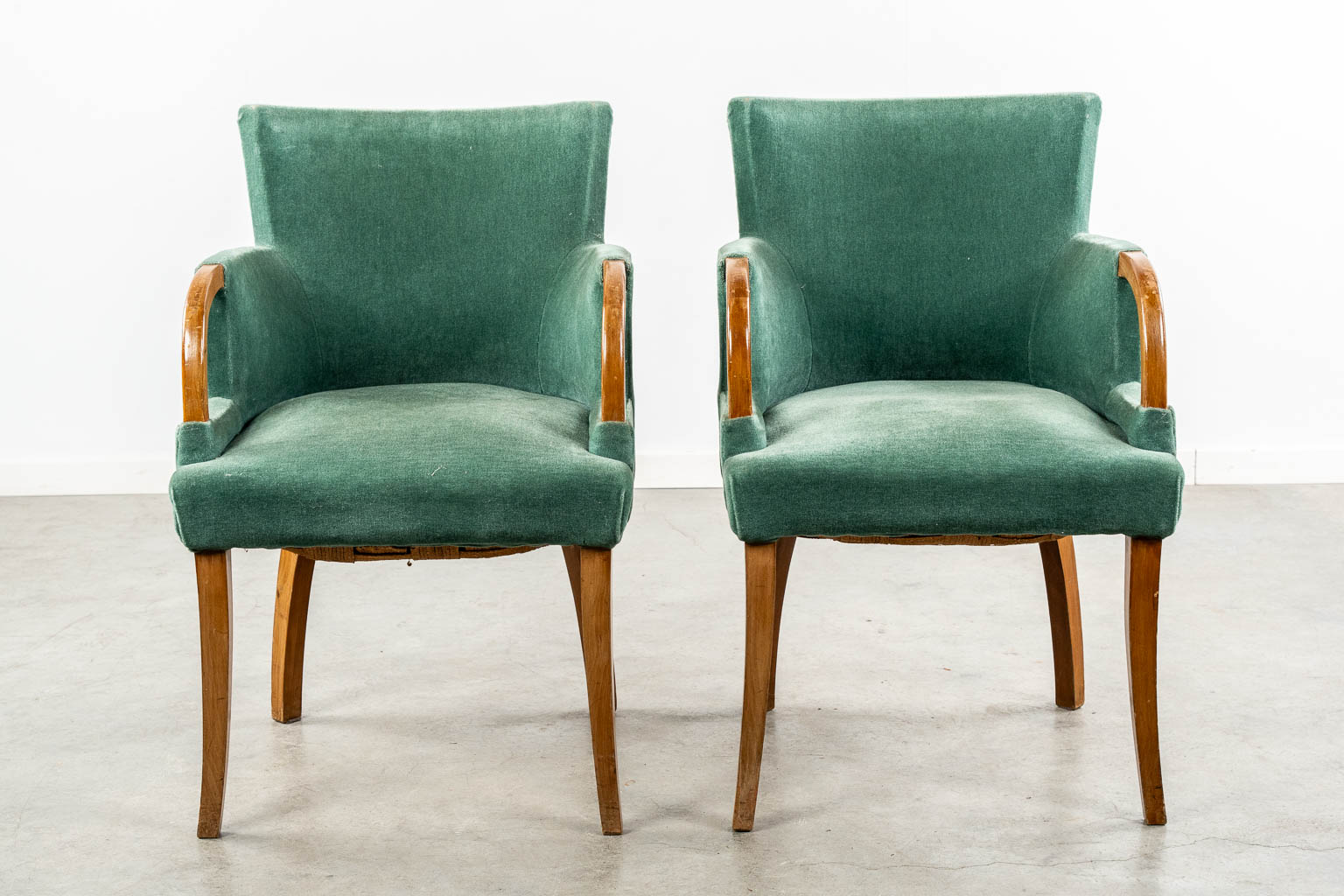 A pair of armchairs, Art Deco. (L:60 x W:55 x H:85 cm)