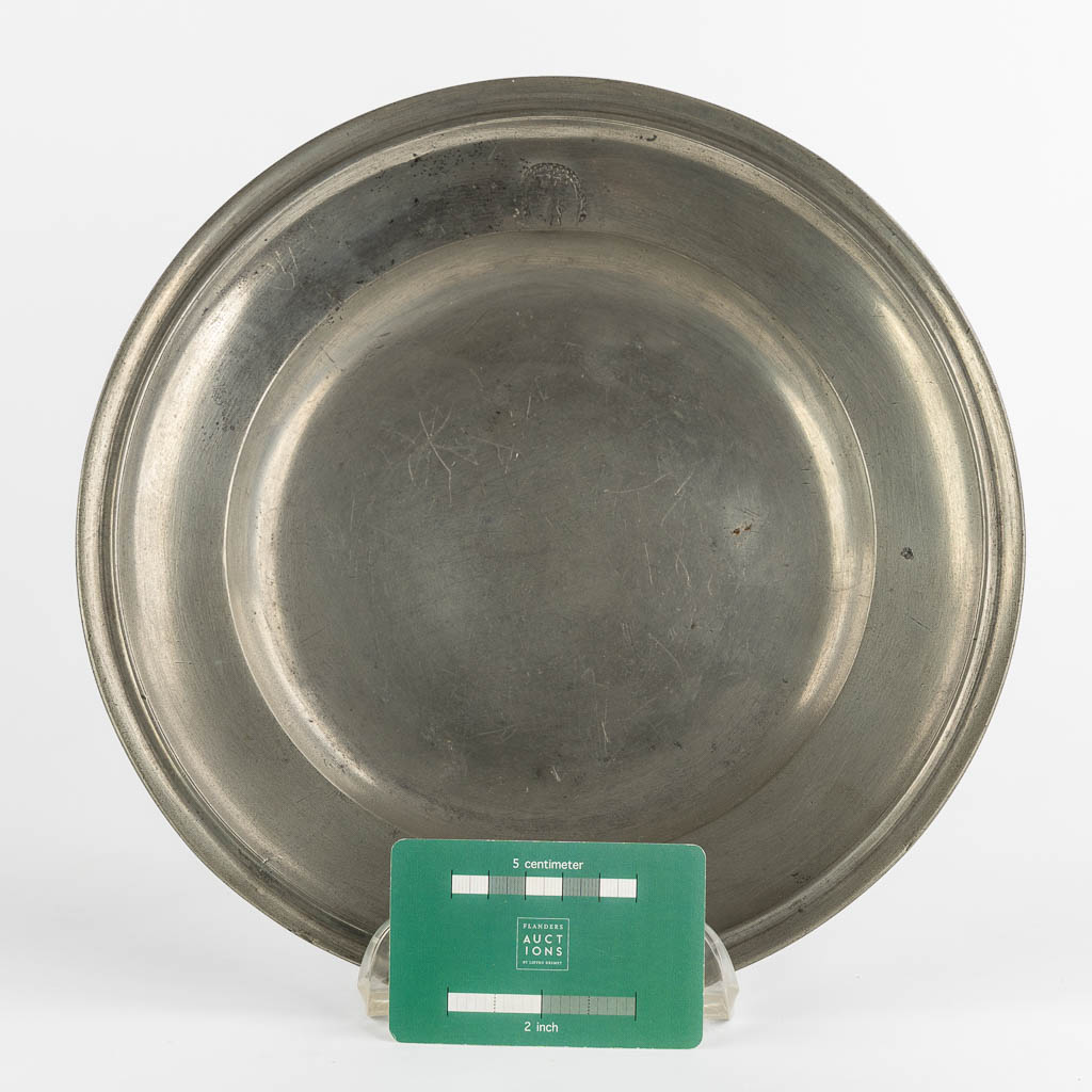 A pewter/tin plate, Ypres, Belgium, Jacobus Van Daele (1735- 1785). (D:26,5 cm)