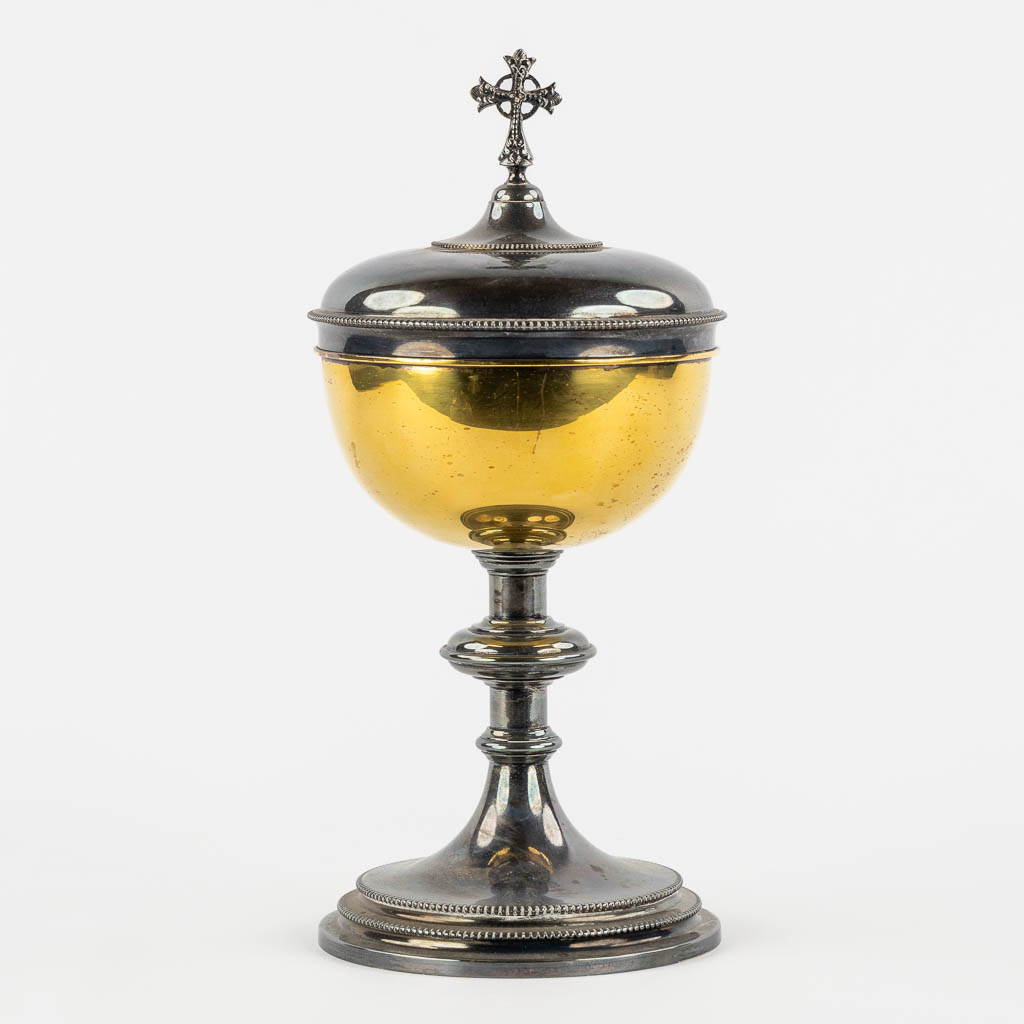 A small ciboria with cuppa, Paris, France, 1819-1838. Added ciboria. (H:28 x D:13 cm).  Church use.