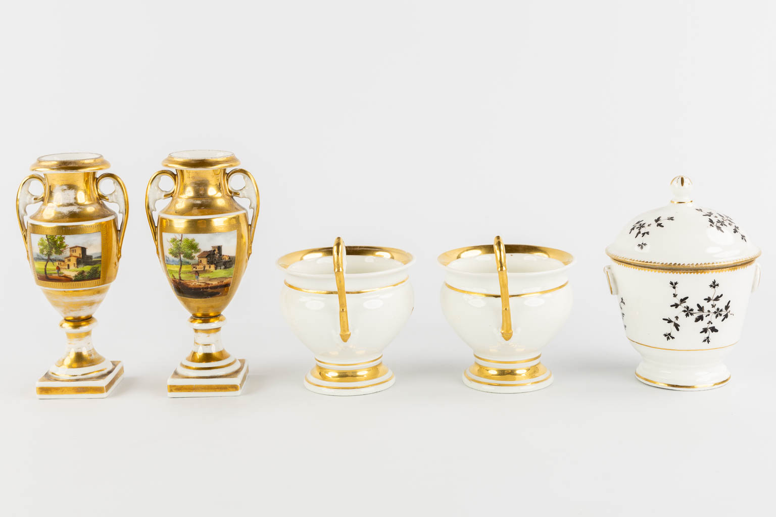 Various pieces of Vieux Bruxelles and Vieux Paris porcelain, mostly with gilt. 18th and 19th C. (H:18,5 cm)