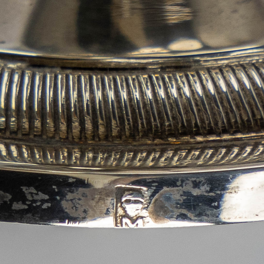 Phillipus MYS (1801-1881) 'Wijn en water ampullen', zilver, Brugge. 779g. (L:18,5 x W:26,5 x H:14 cm)