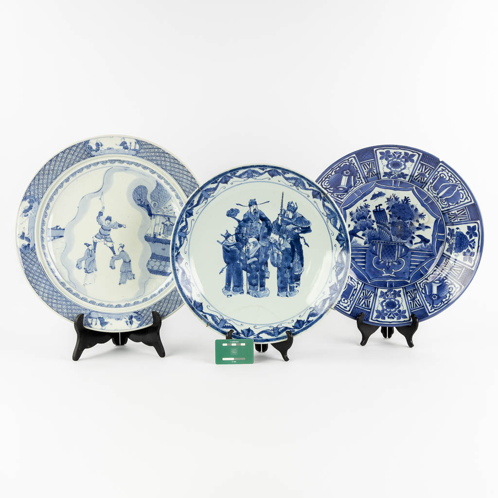 A set of three Chinese blue-white plates. (D:45 cm)