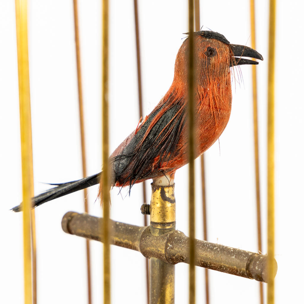 Een automata in de vorm van een vogelkooi met een zangvogel. Duitsland. (c.1960).