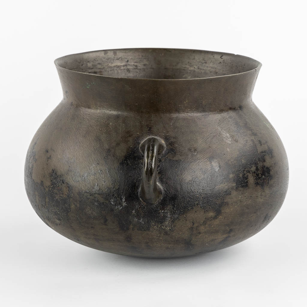 An antique bronze cauldron, so-called 