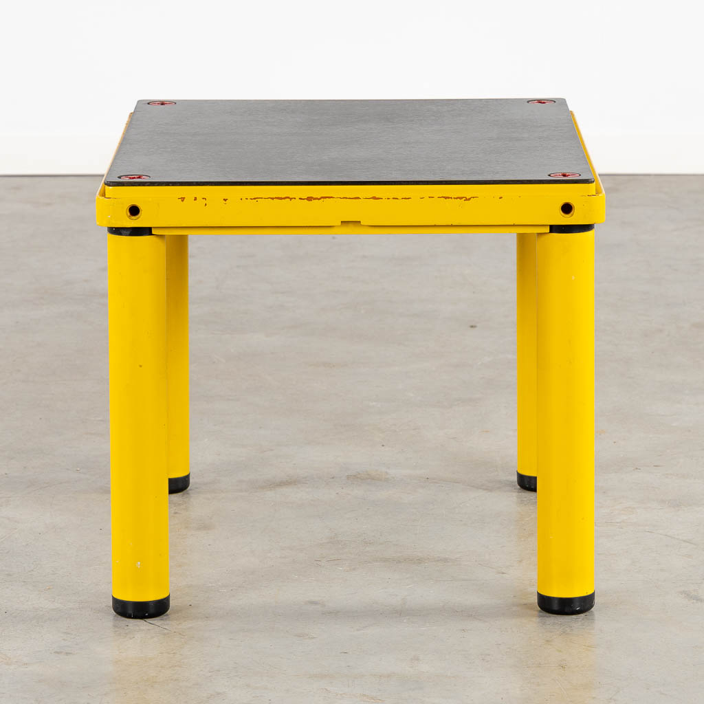 Kartell, a vintage table 