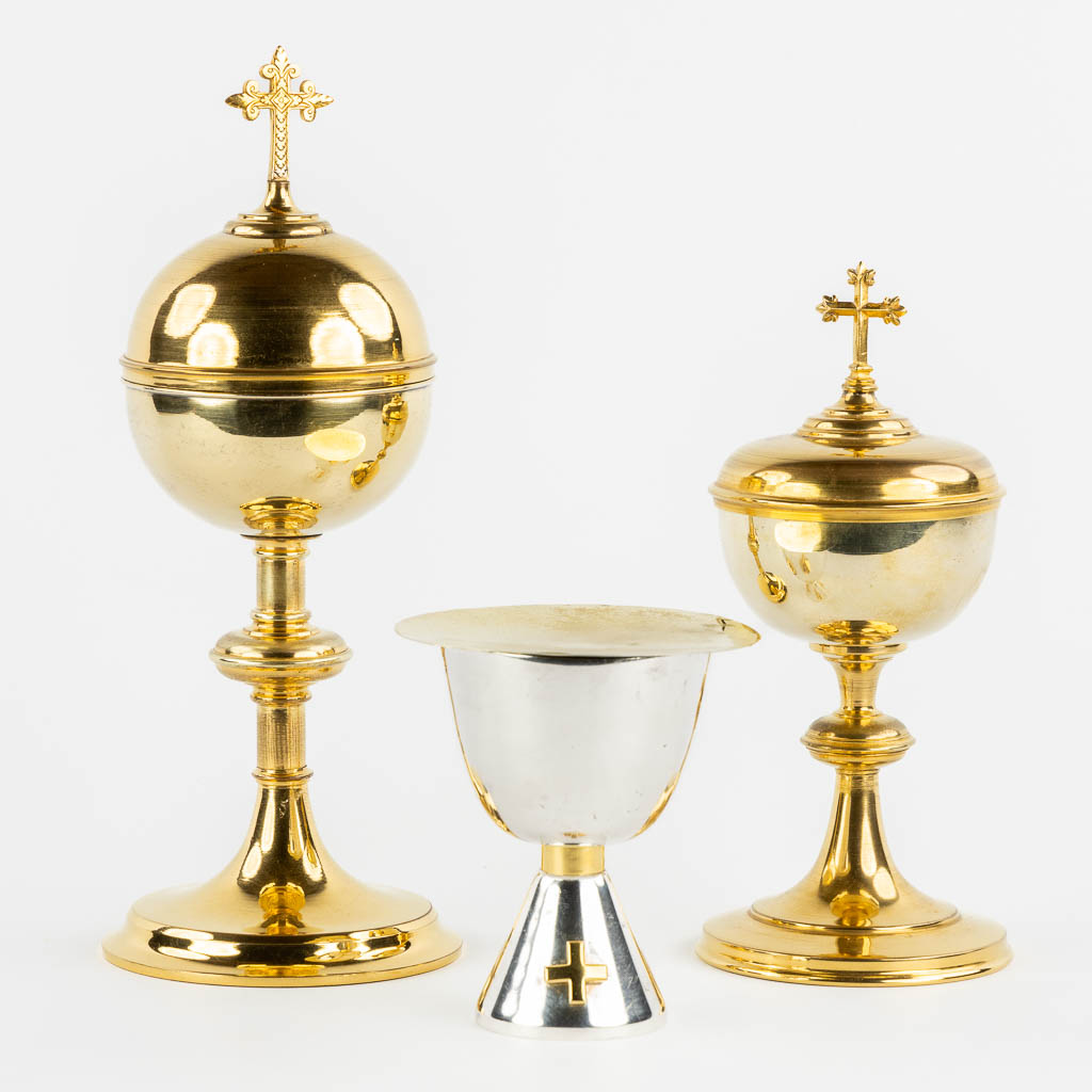 Two gold-plated Gothic Revival Ciboria and a modernist Chalice with paten. (H:30 x D:12 cm)