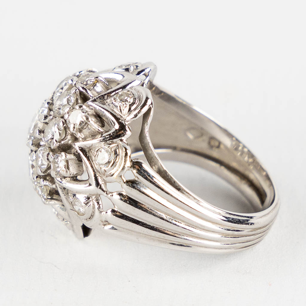 A ring, 18kt white gold with brilliants. Appr. 1,2 ct. 9,93g, ring size 55. 