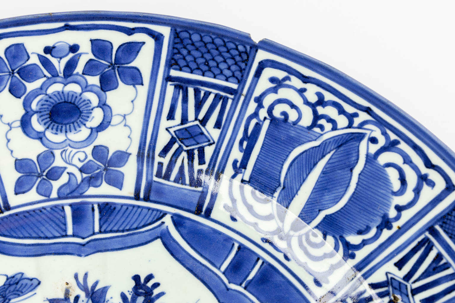 A set of three Chinese blue-white plates. (D:45 cm)