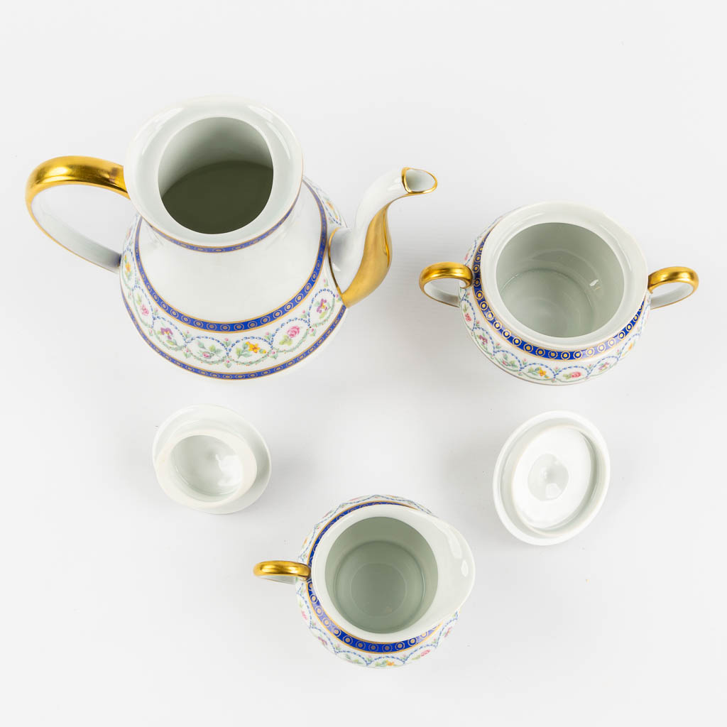 Limoges Haviland, 'Etoiles' een groot dineer en koffieservies. 71 stuks.