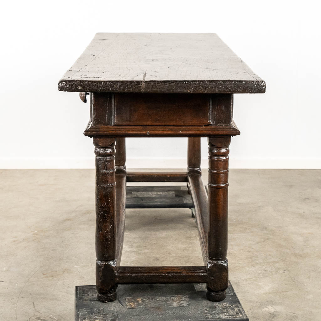 An antique Spanish table, three drawers. Chestnut tabletop in 1 single piece. 17th C. (L:65 x W:194 x H:82,5 cm)