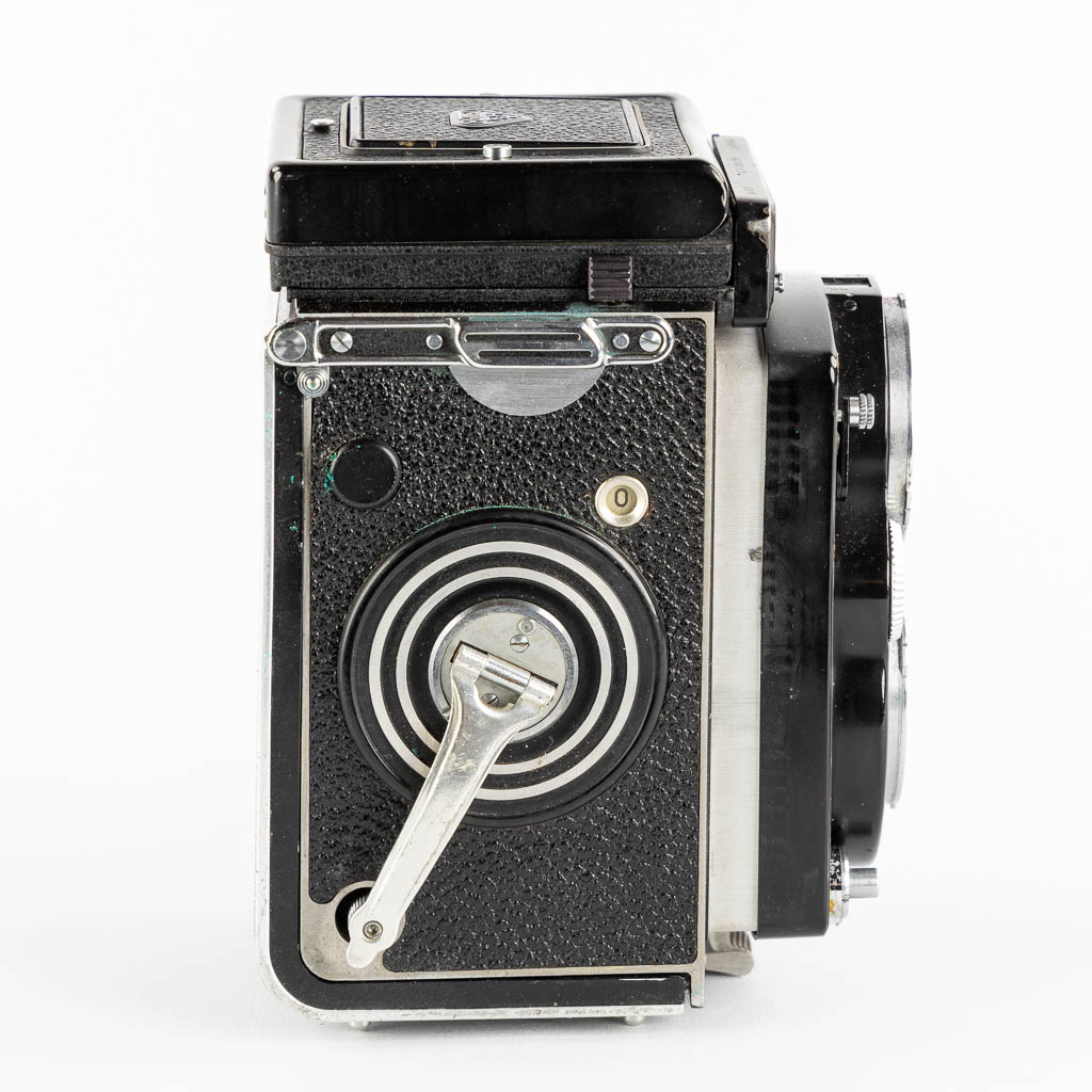 Rolleiflex Synchro-Compur, Franke & Heidece, Germany. (L:11,5 x W:11 x H:16 cm)