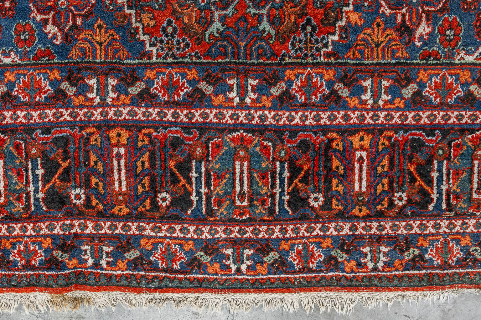 A large Oriental hand-made carpet, Djoshgan, Tabriz. (L:432 x W:326 cm)