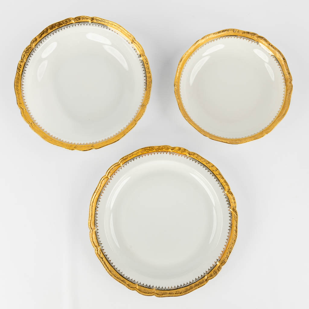 ULIM Limoges, a large dinner and coffee service, porcelain with a gilt rim. (L:26 x W:31 x H:20 cm)