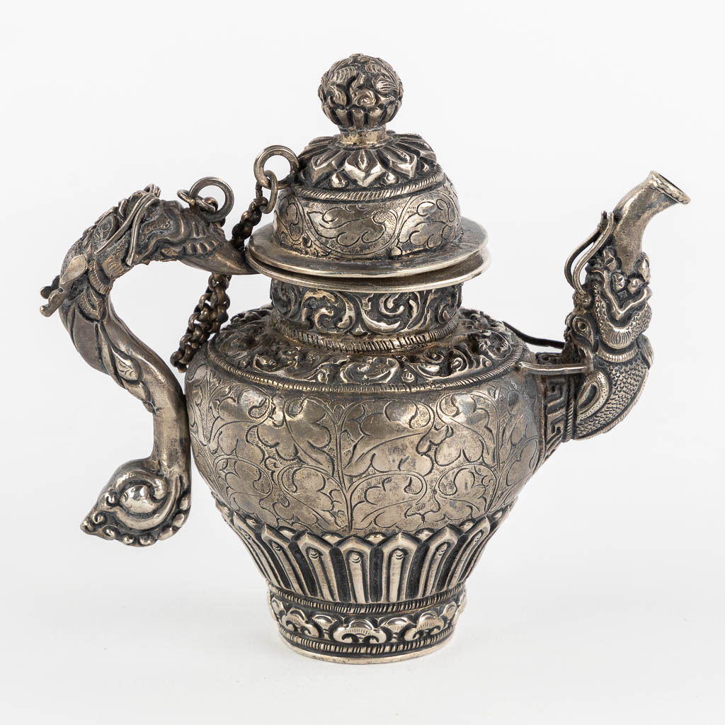 A small silver and Ceremonial teapot, Probably Tibet. (L:7 x W:12 x H:11,5 cm)