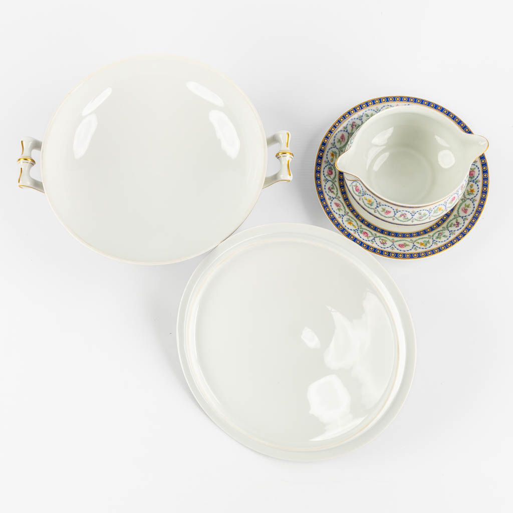 Limoges Haviland, 'Etoiles' een groot dineer en koffieservies. 71 stuks.