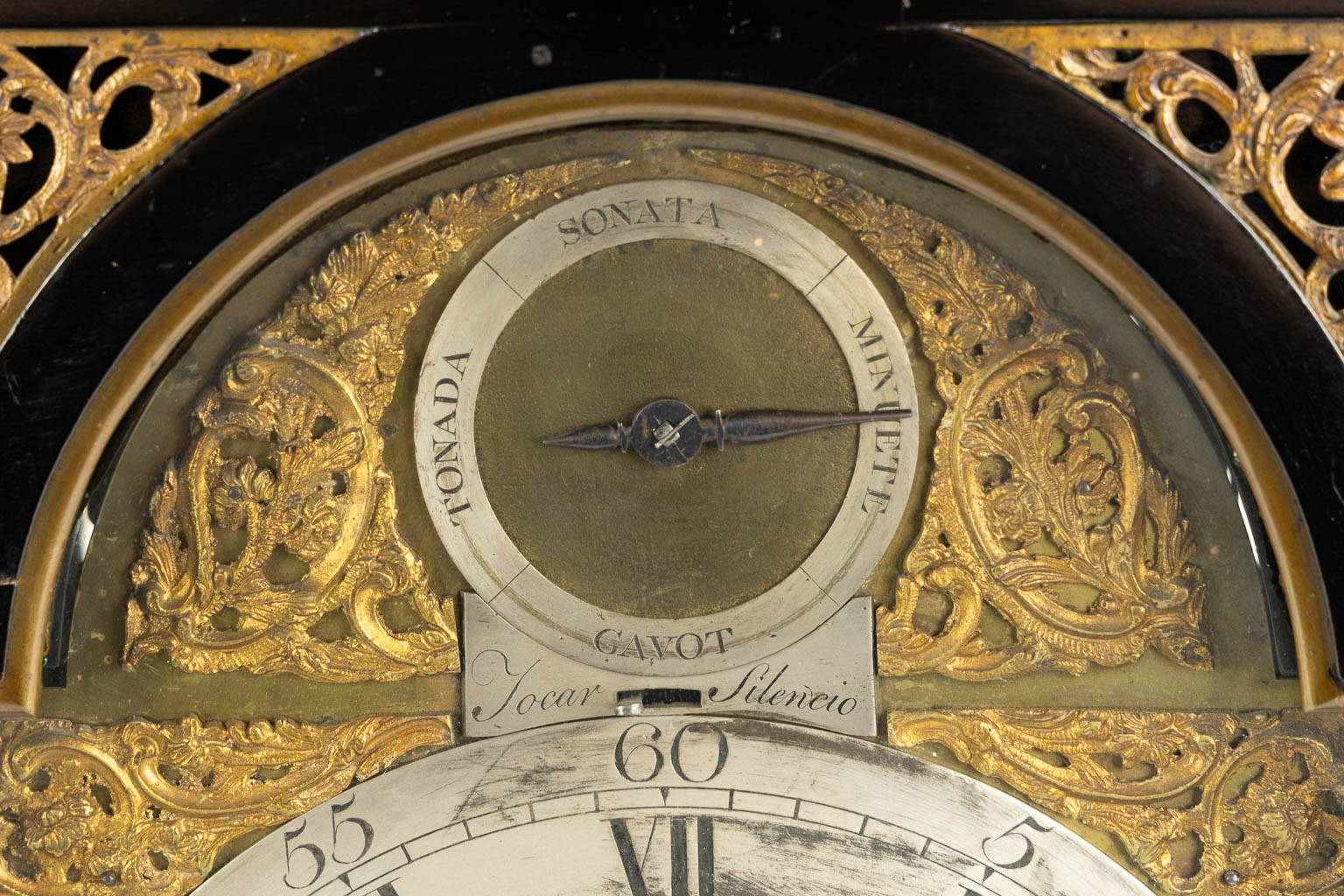 Higgs & Diego Evans, London, an English mantle clock with 8 bells, a gong. 18th C. (L:23 x W:36 x H:63 cm)