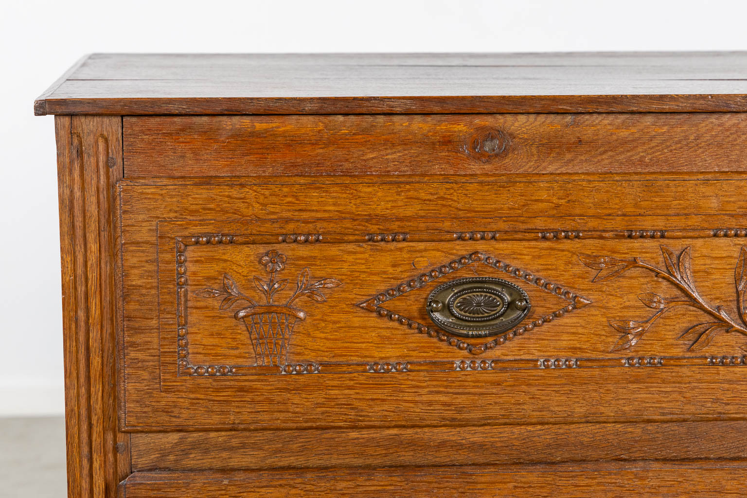 A three-drawer commode, Louis XVI. 18th C. (L:57 x W:123 x H:93 cm)