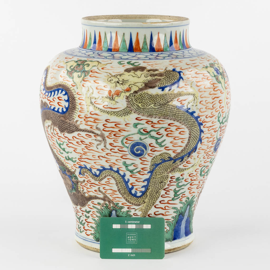 A Chinese Wucai vase with a dragon decor, 19th C.