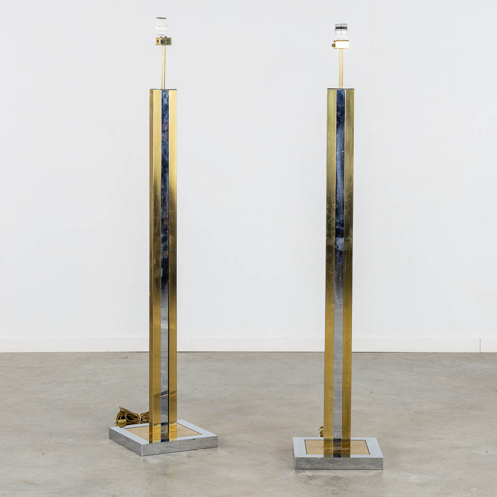 Romeo REGA (1925-1984) a pair of floor lamps. Italy, 20th C. (L:29 x W:29 x H:135 cm)