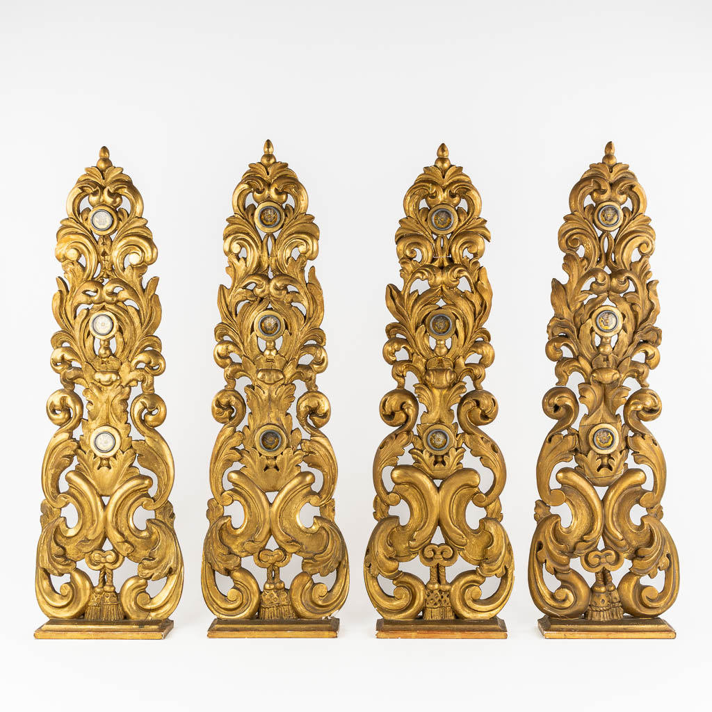 Four gilt and wood-sculptured reliquary holders, with 12 theca for the 12 apostles. 