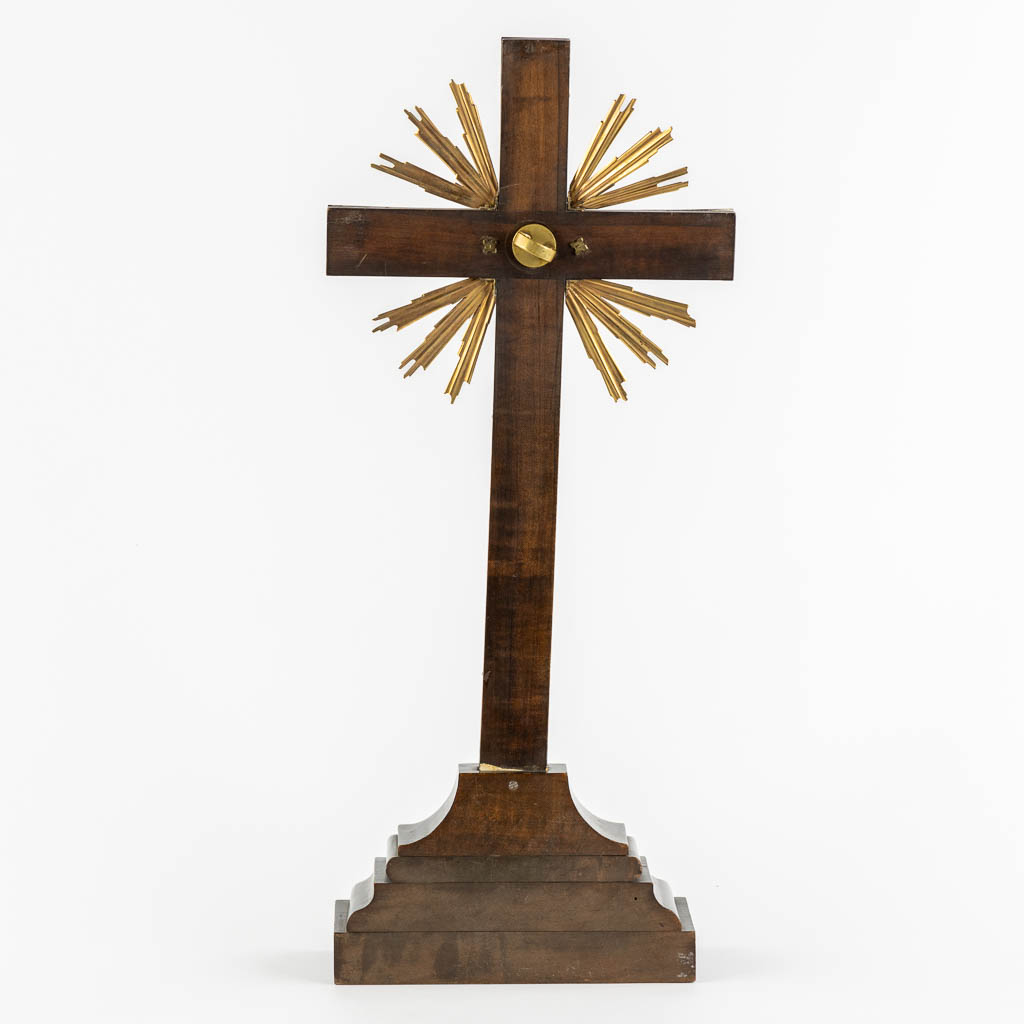 A crucifix with sunburst rays, mounted with a sealed theca and a relic of the True Cross. 19th C. (L:9 x W:21 x H:49,5 cm)