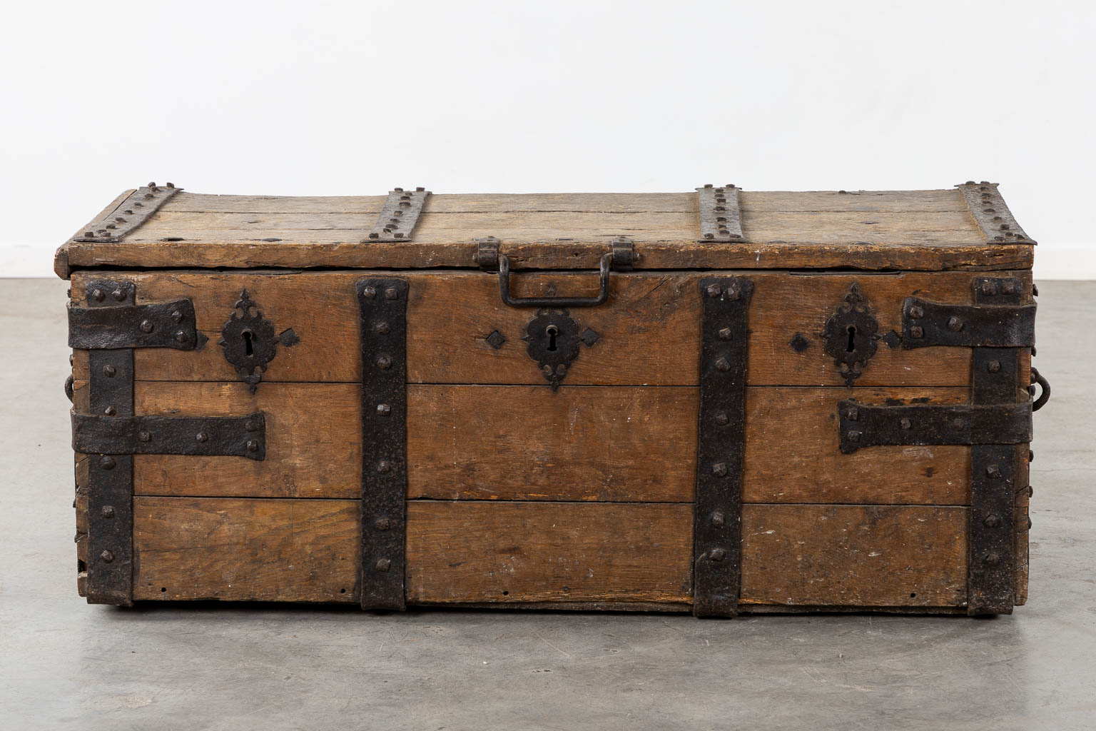 An antique chest with wrought iron hardware, Northern France or Flanders, circa 1600. (L:59 x W:130 x H:51 cm)