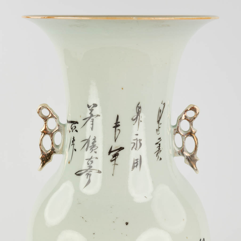 A Chinese vase and vase with lid, decorated with ladies. 19th/20th C. (H: 58 x D: 23 cm)