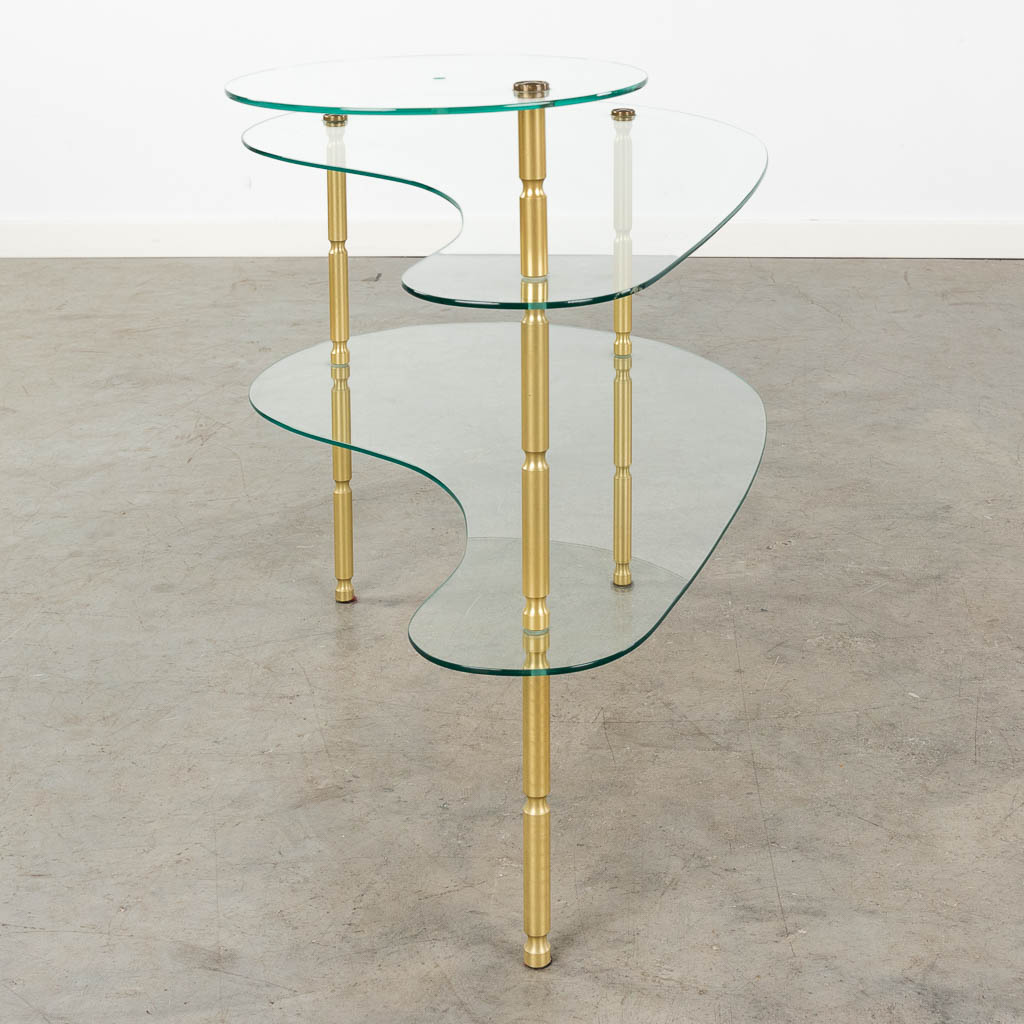 A small etagère/coffee table, brass and glass. Circa 1970. (L: 50 x W: 90 x H: 60 cm)