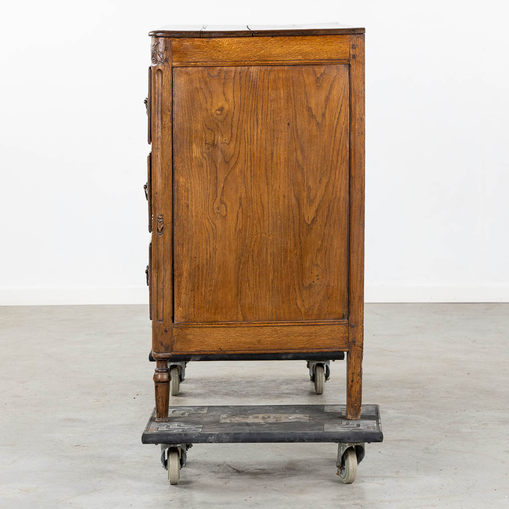 A three-drawer commode, Louis XVI. 18th C. (L:55 x W:132 x H:99 cm)