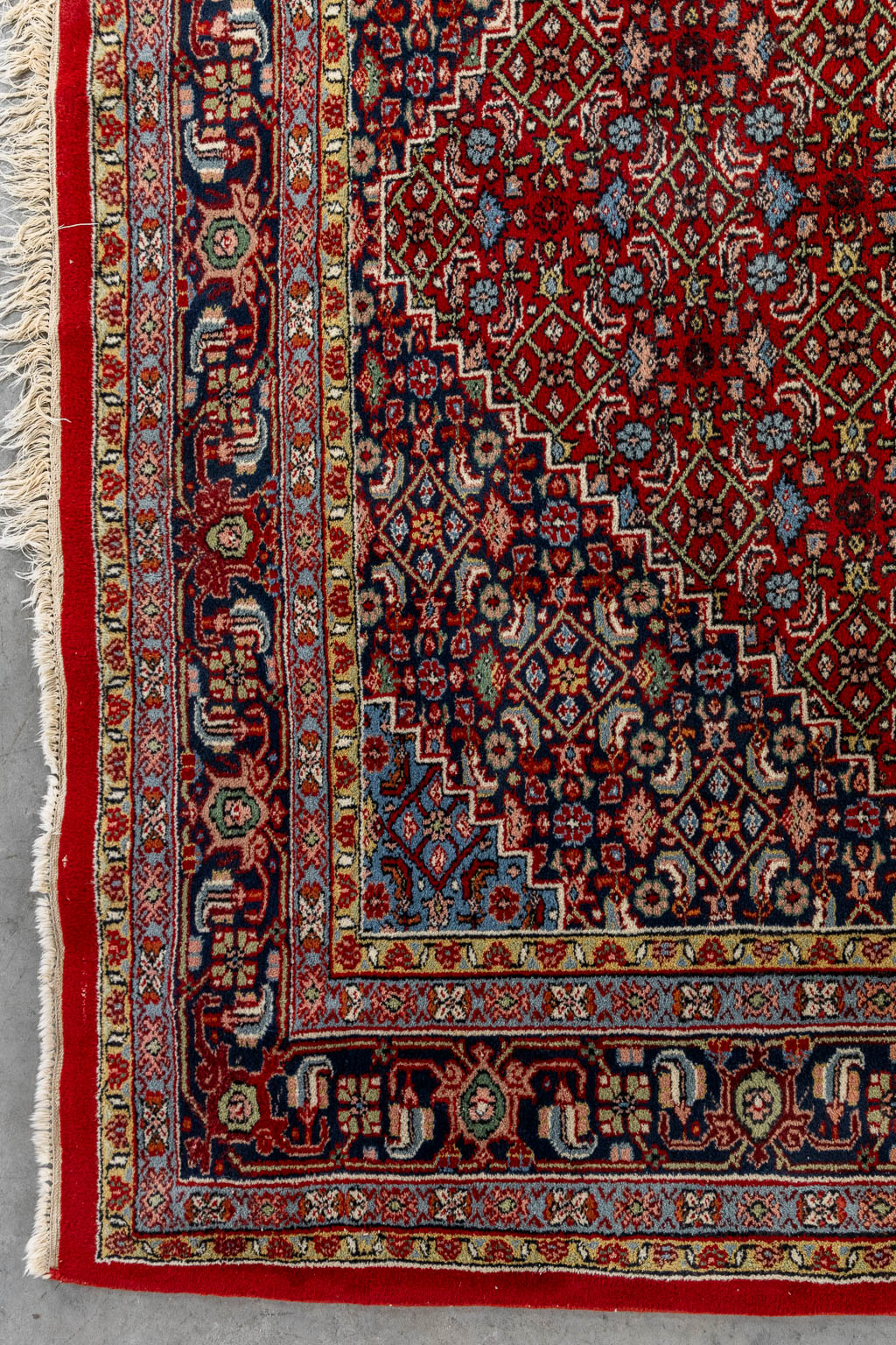 An Oriental hand-made carpet, Bidjar. (L:300 x W:210 cm)