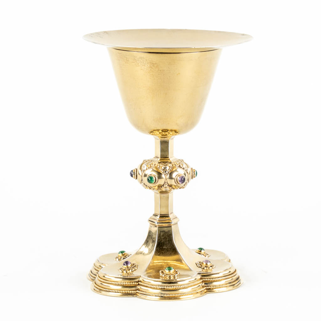 Blunt & Wray Ltd, a silver chalice with paten and spoon, Gothic Revival. London, 1923, 521g. 