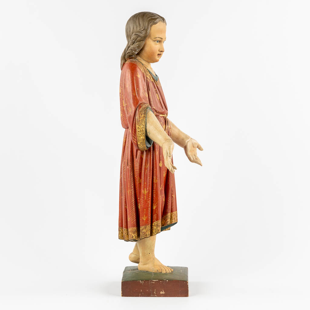 Een antieke houtsculptuur en rijk gepatineerde figuur van Jezus Christus. (c.1900)