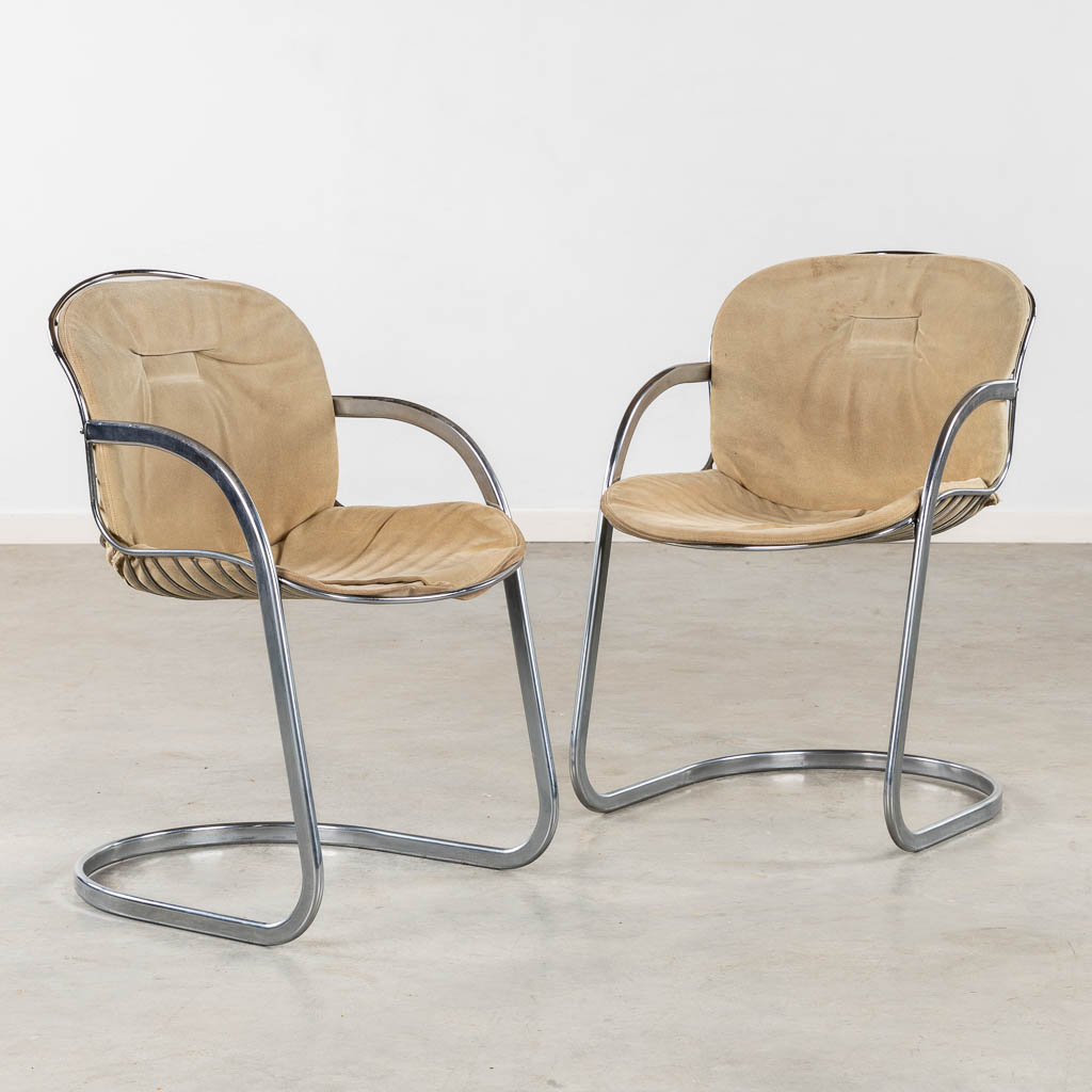 A pair of cantilever chairs, chromed metal. in the style of Gastone Rinaldi. (L:60 x W:52 x H:82 cm)