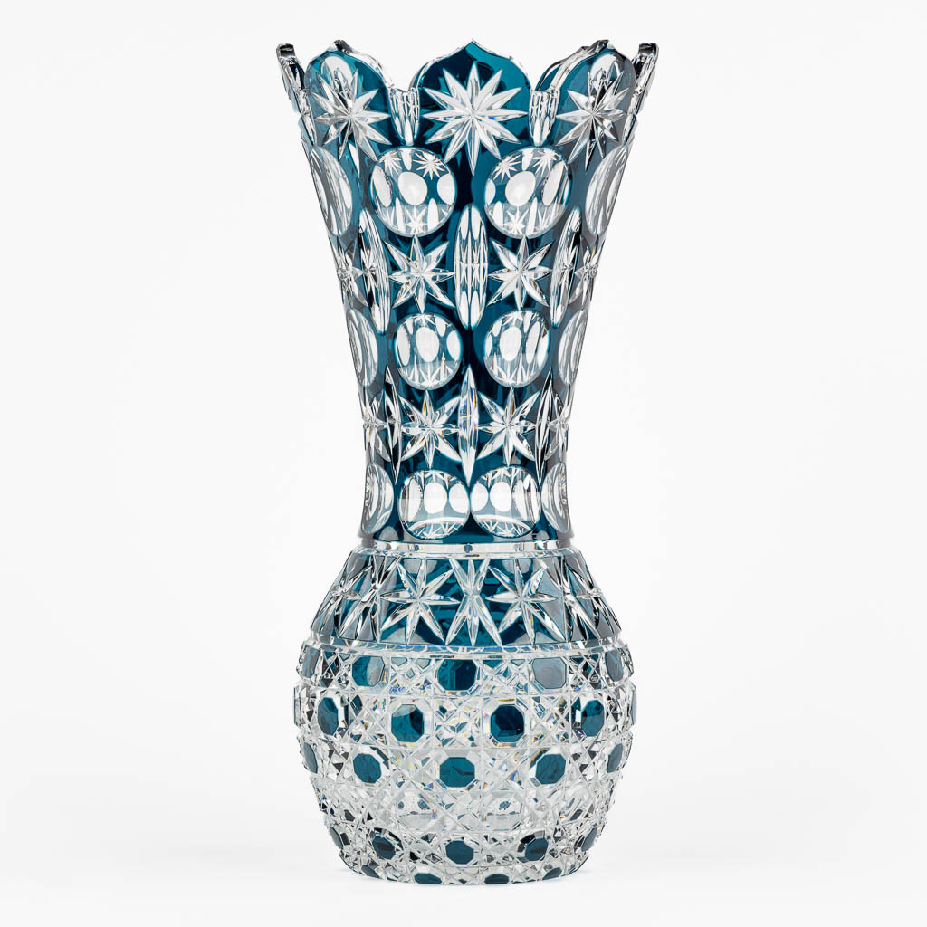 Val Saint Lambert, a vase made of cut crystal. Not signed. (H:35 x D:16 cm)