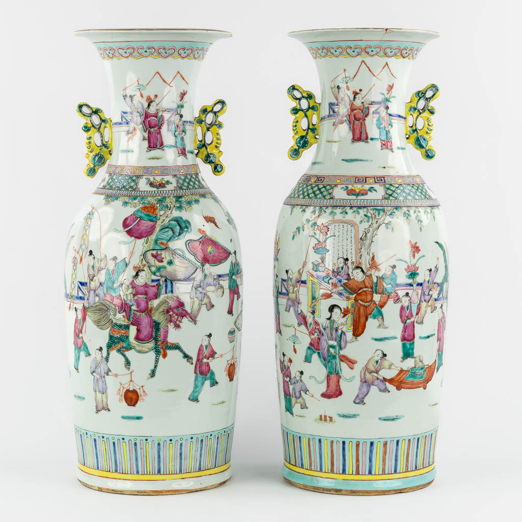 A pair of Chinese Famille Rose vases decorated with various figurines. (H:60 x D:23 cm)