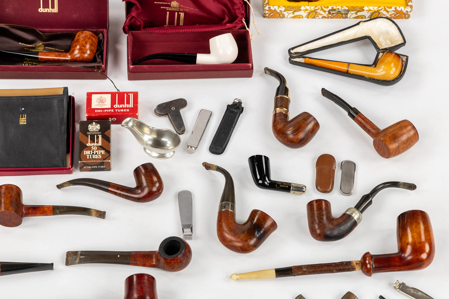 Dunhill, Chatelaine, een grote collectie vintage pijpen. 