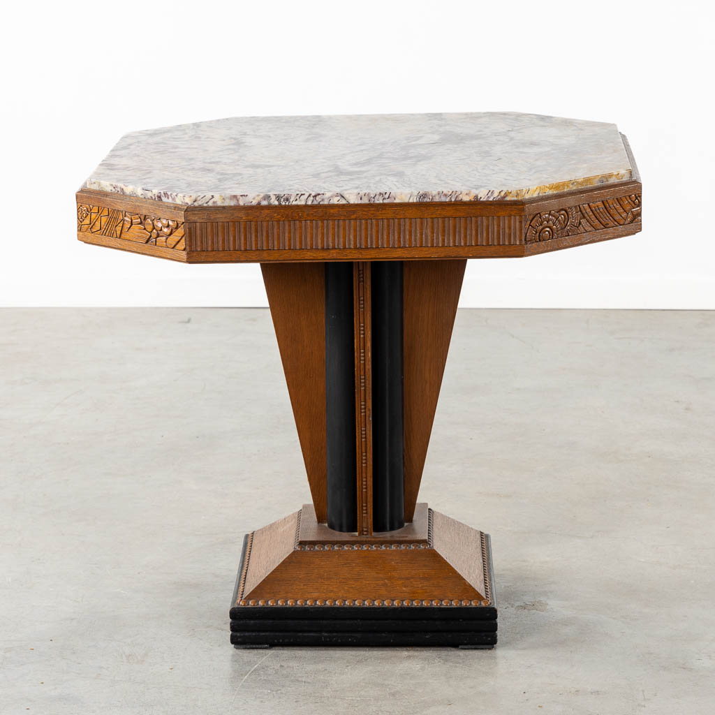 An octagonal side table with marble top, Art Deco. (L:80 x W:80 x H:73 cm)