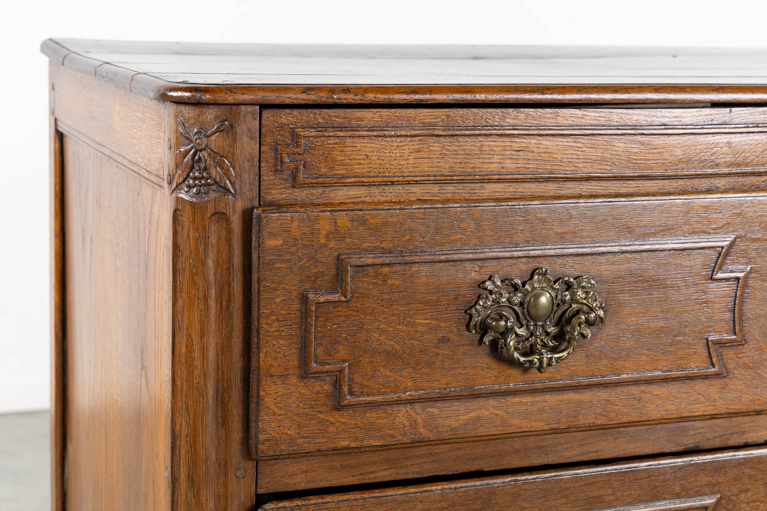 A three-drawer commode, Louis XVI. 18th C. (L:55 x W:132 x H:99 cm)